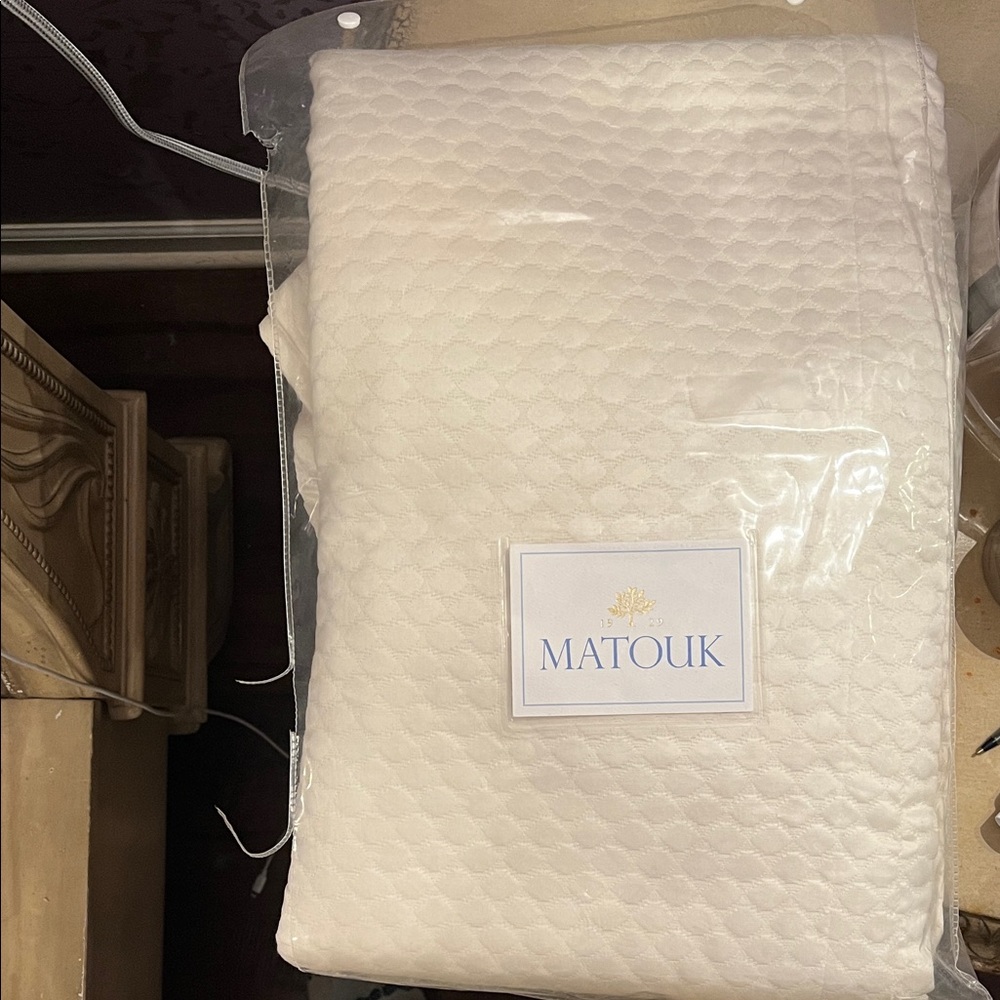 Matouk BRAND NEW IVORY / WHITE Quilted Bedding 94x97
